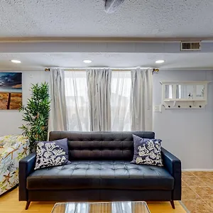 https://the-quarterdeck-oc.ocean-city-hotels.net