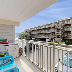 https://salty-sands-ii.ocean-city-hotels.net